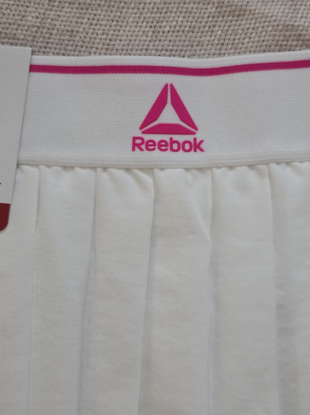 Reebok white tennis skirt features a classic pleated design with a pink accent - Picture 5 of 8